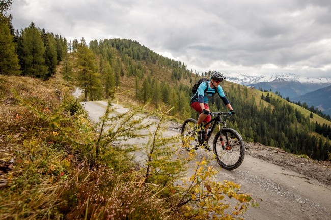 Mountainbiker beim Biken im Herbst © Erwin Haiden